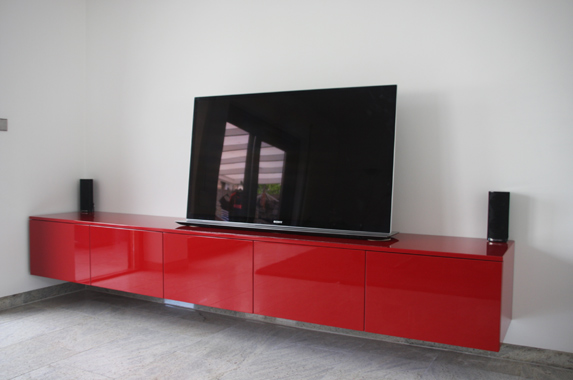 zwevende media kast 300 cm rood