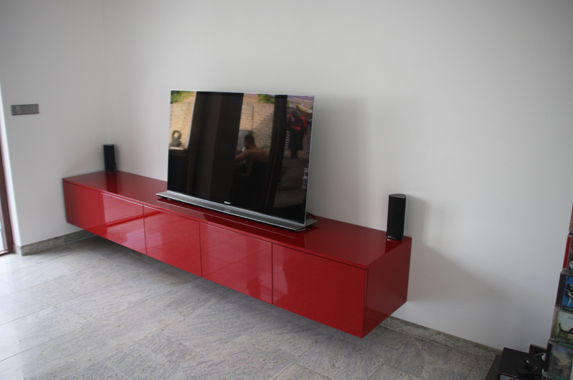 zwevende media kast 300 cm rood