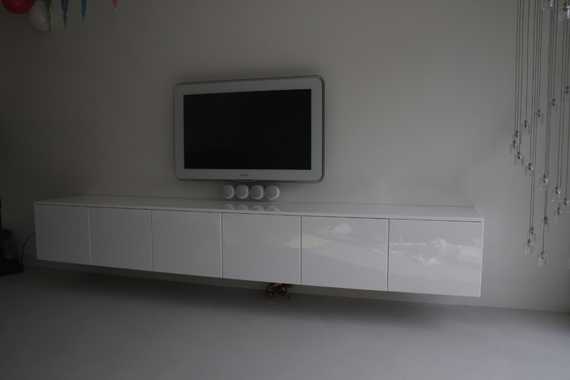 zwevende media kast 300 cm RAL 9016