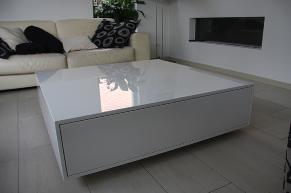 Mew Mew Scheur Bridge pier design salontafel op maat, greeploos en in houtfineer of in kleur gespoten