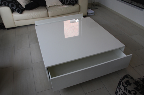 Locomotief slagader Verslinden design salontafel op maat, greeploos en in houtfineer of in kleur gespoten