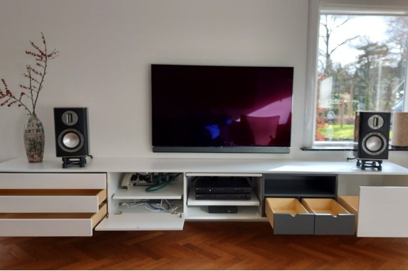 tv_kast_op_maat_lang_schuifplank_laden_design