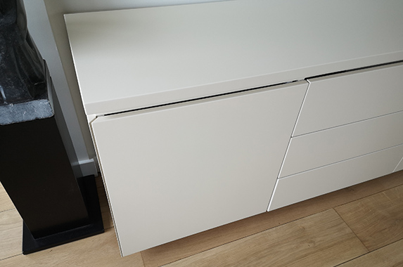 Dressoir sokkel verstek RAL 1013 op maat