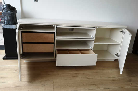 Dressoir sokkel verstek RAL 1013 op maat