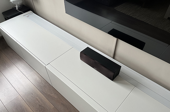 Celexon elektrische laser TV-lade, wit en projector