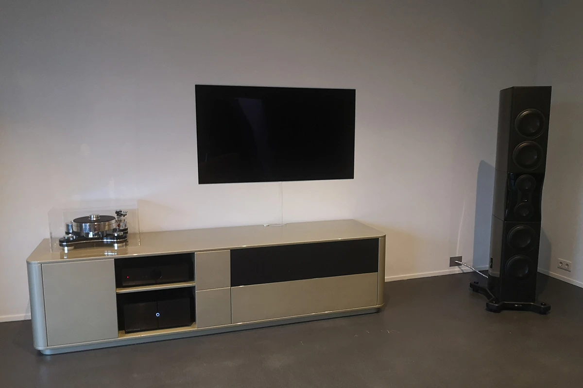 High end audio kast op maat hoogglans metallic gespoten
