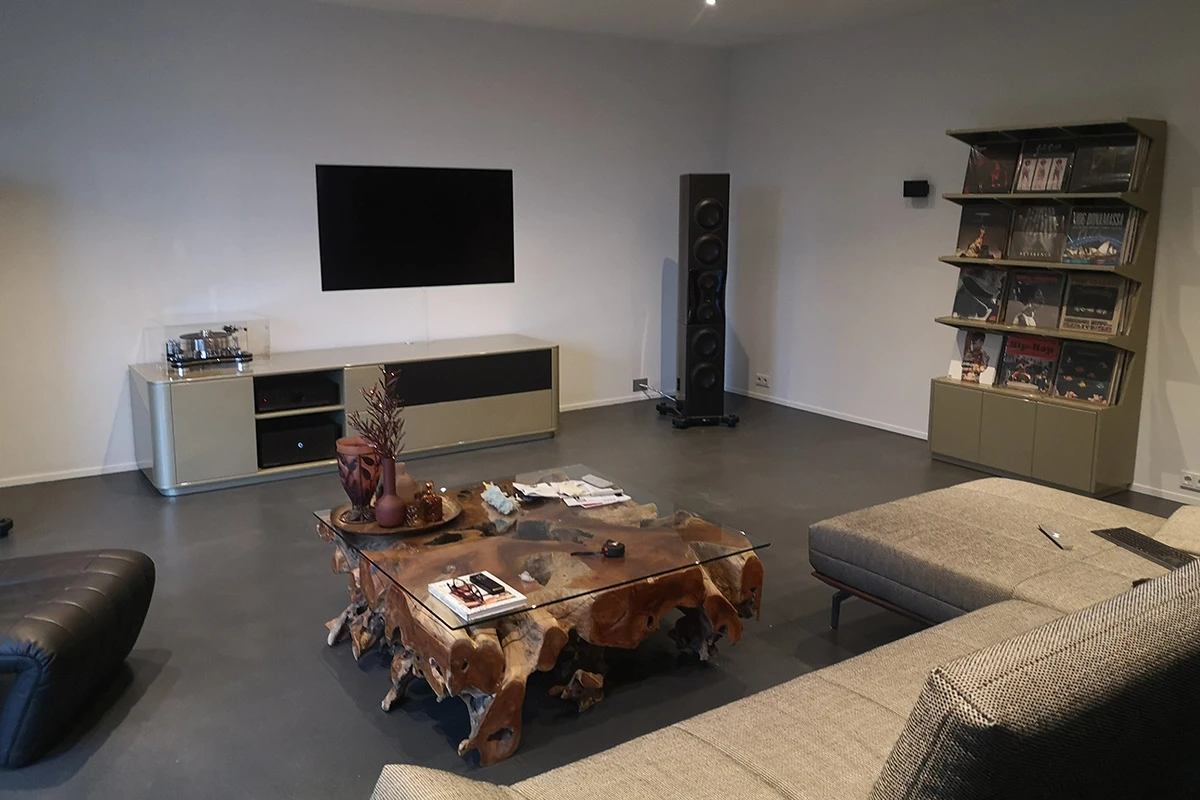 High end audio kast op maat hoogglans metallic gespoten