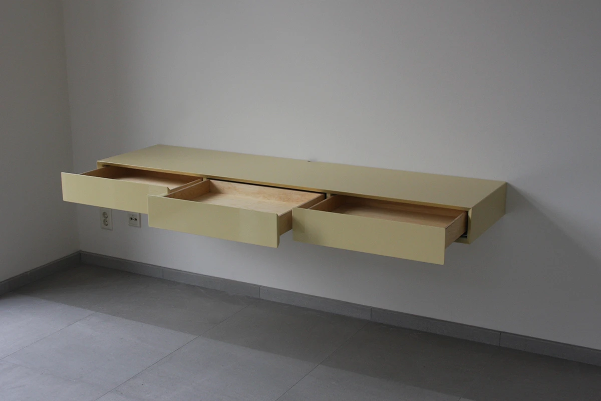 zwevend bureau thuis kantoor