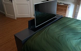 bed einde kast voorzien van tv lift op maat