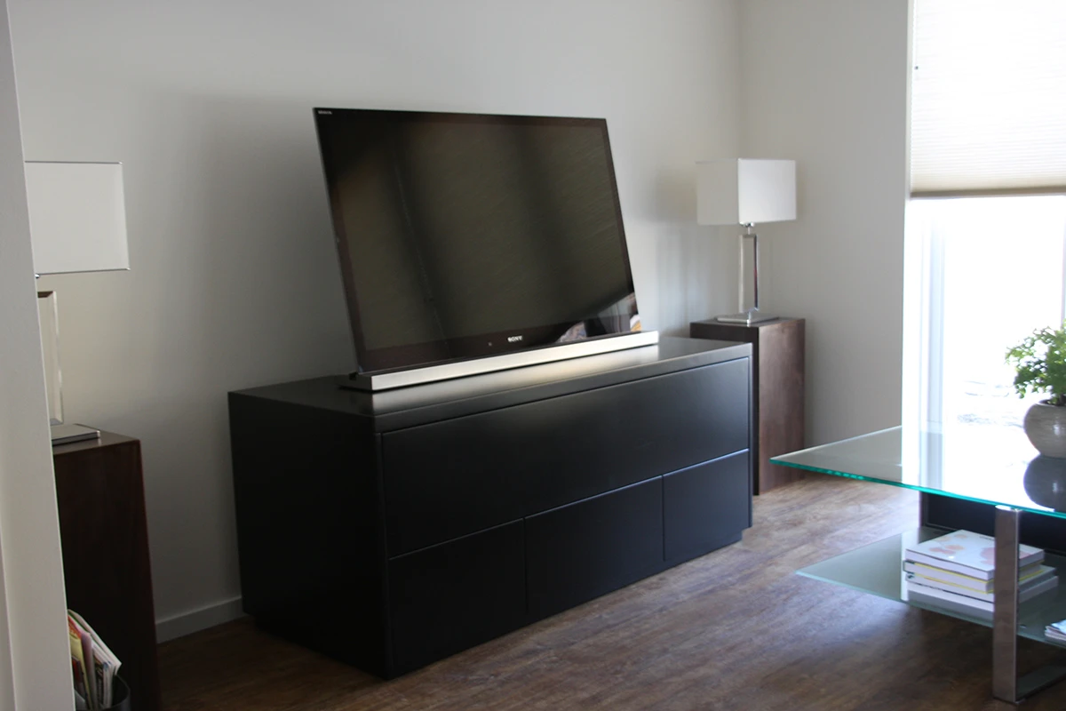 Tv audio meubel met grote inschuifbare klep op maat