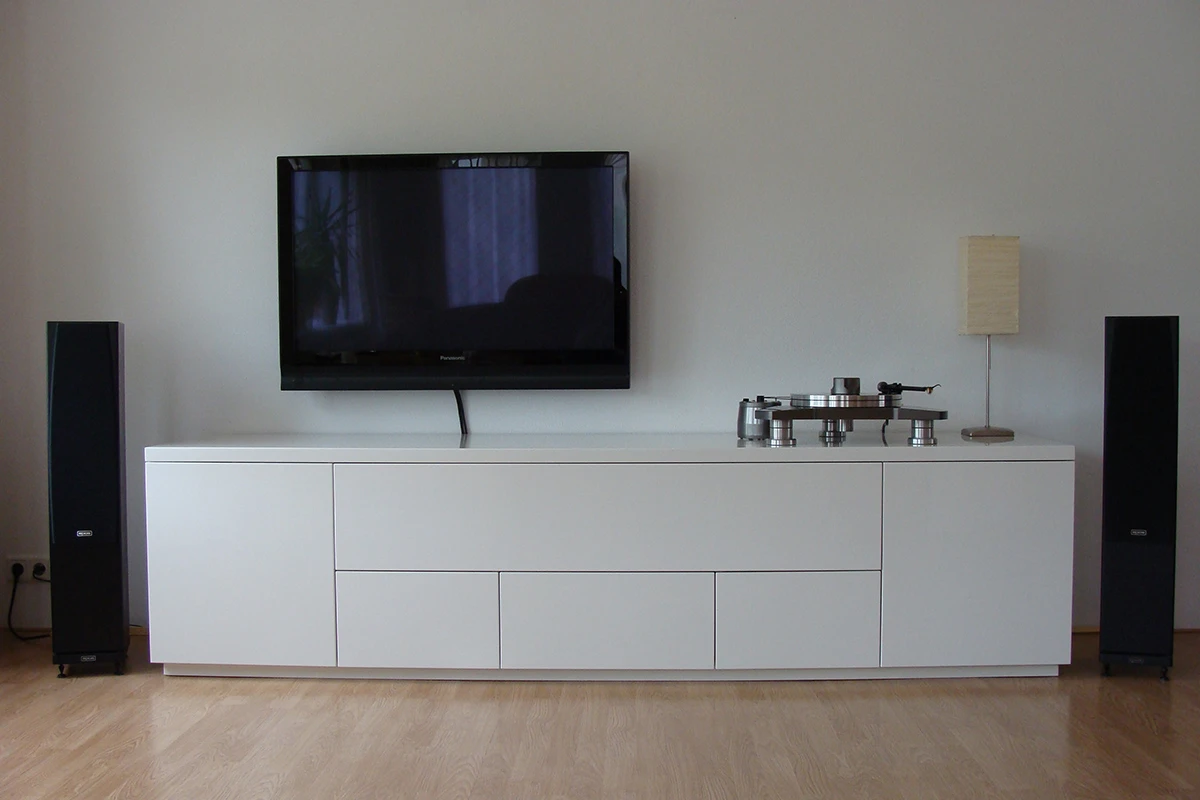 Tv audio meubel met grote inschuifbare klep op maat