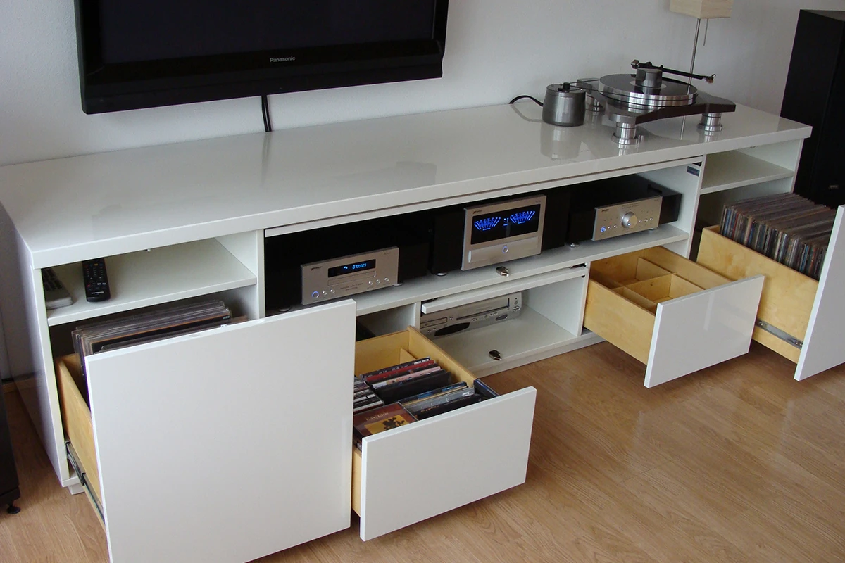 Tv audio meubel met grote inschuifbare klep op maat