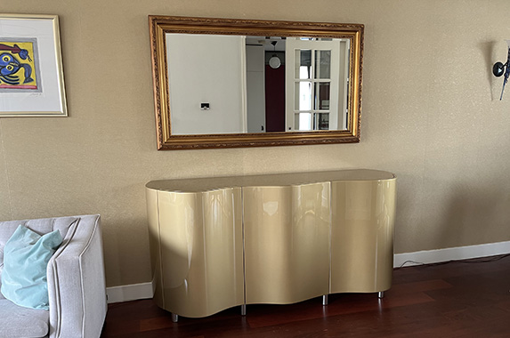 Dressoir design gebogen deuren in goud