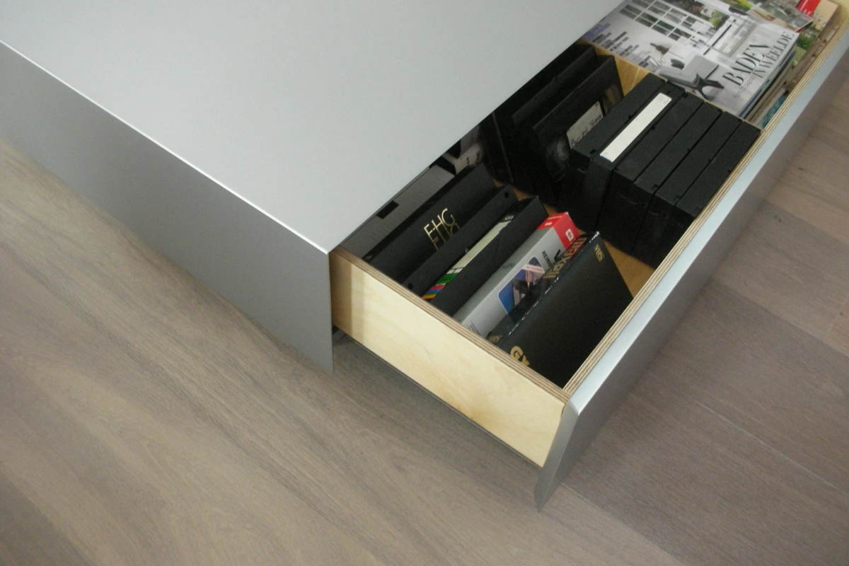 salontafel verstek greeploos sokkel grijs