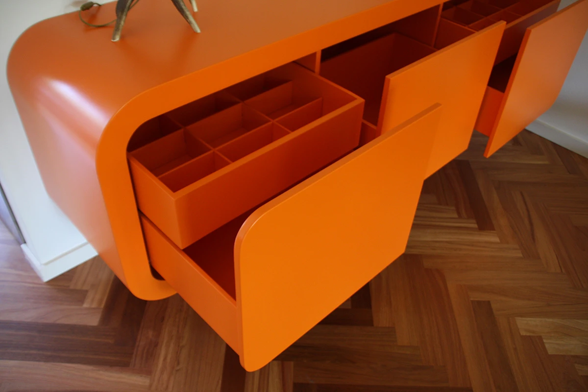 Hangende laden kast design ronde corpus