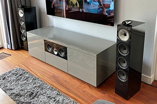 kast met plek voor centrale speaker