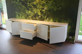 zwevende kast met veel opbergruimte op maat