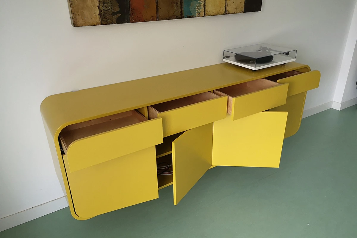 zwevende kast mat geel rond design op maat
