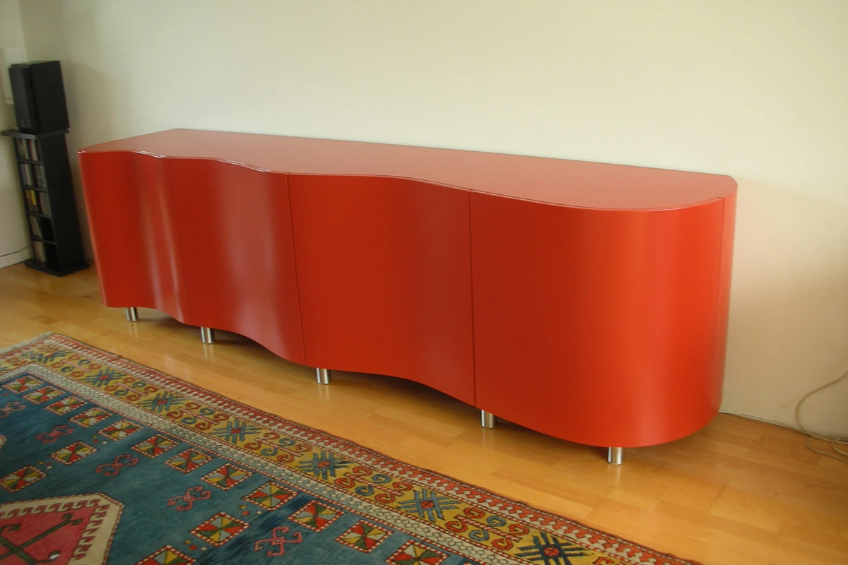 Dressoir design gebogen deuren rood op maat