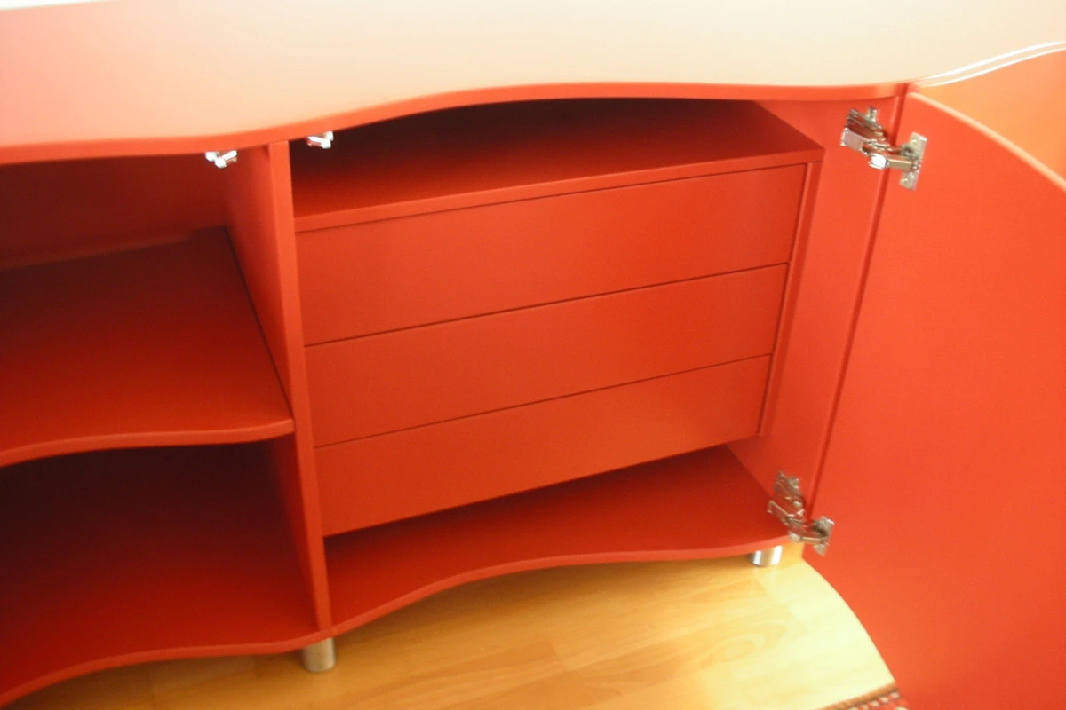 Dressoir design gebogen deuren rood op maat